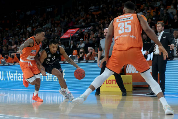 也似乎在告 也似乎在告